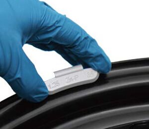 placing-the-wheel-weight