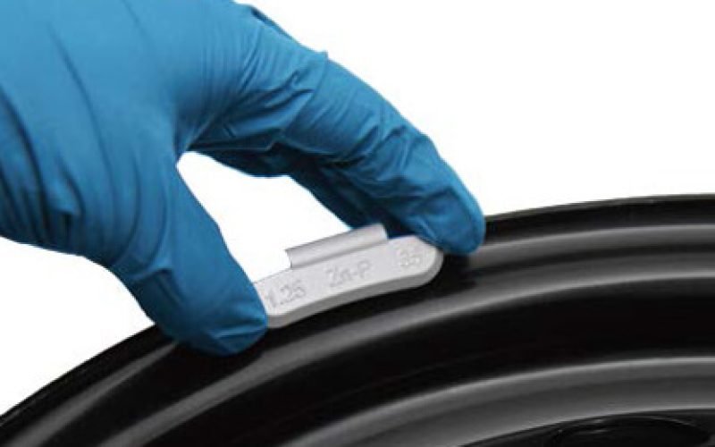 placing-the-wheel-weight